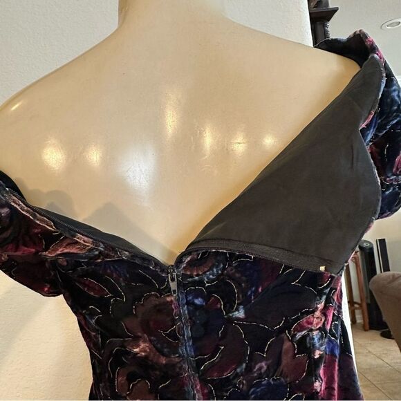 VNTG BURNOUT VELVET SCALLOP TRIM FITTED COTTAGECORE MINI DRESS BY STEPPIN’ OUT 9 - Picture 9 of 12